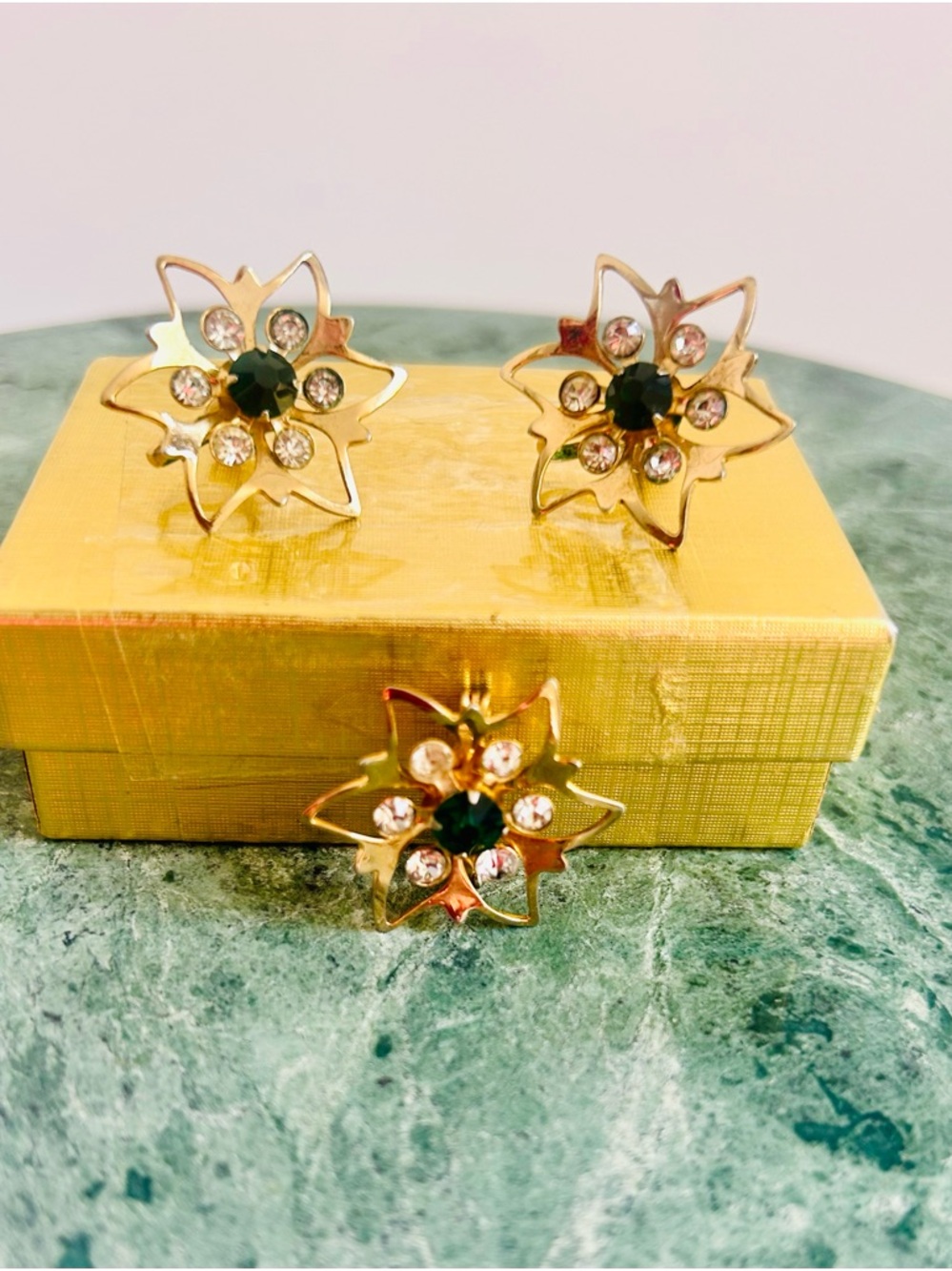 Vintage Set 1940s-1950s Gold Tone RhinestoneFloralBrooch & Screw-Back Earrings - Picture 9 of 13
